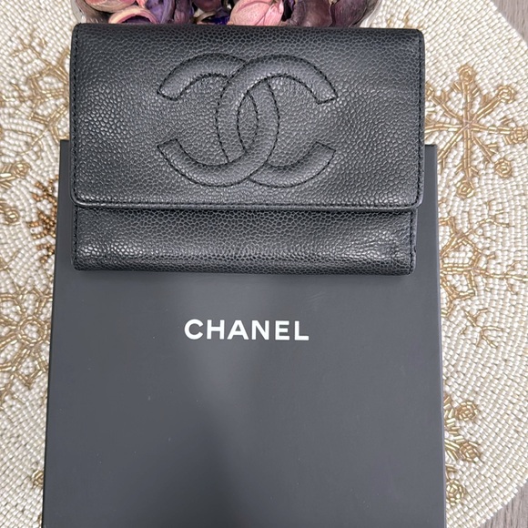 CHANEL Bifold Long Wallet In Great Condition Hard to find.. - Picture 1 of 16